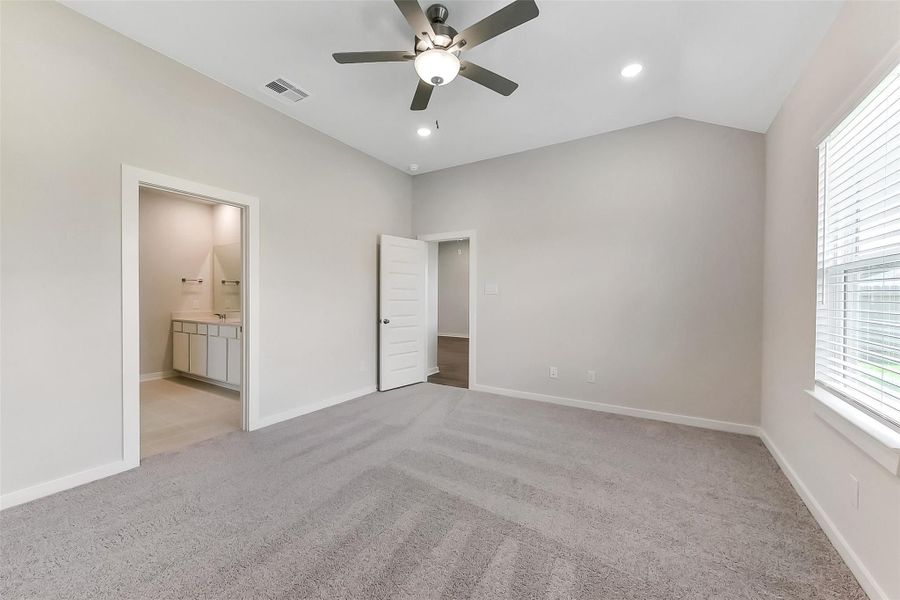 Spacious, unfurnished interior of a new home in River Ranch Meadows, Dayton (Image 26).