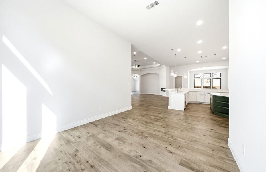 Spacious, unfurnished interior of a new home in Artavia 70′, Conroe (Image 30).