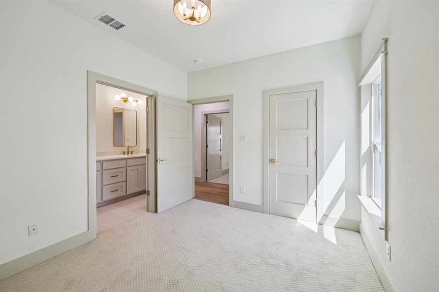 Spacious, unfurnished interior of a new home in , North Richland Hills (Image 20).