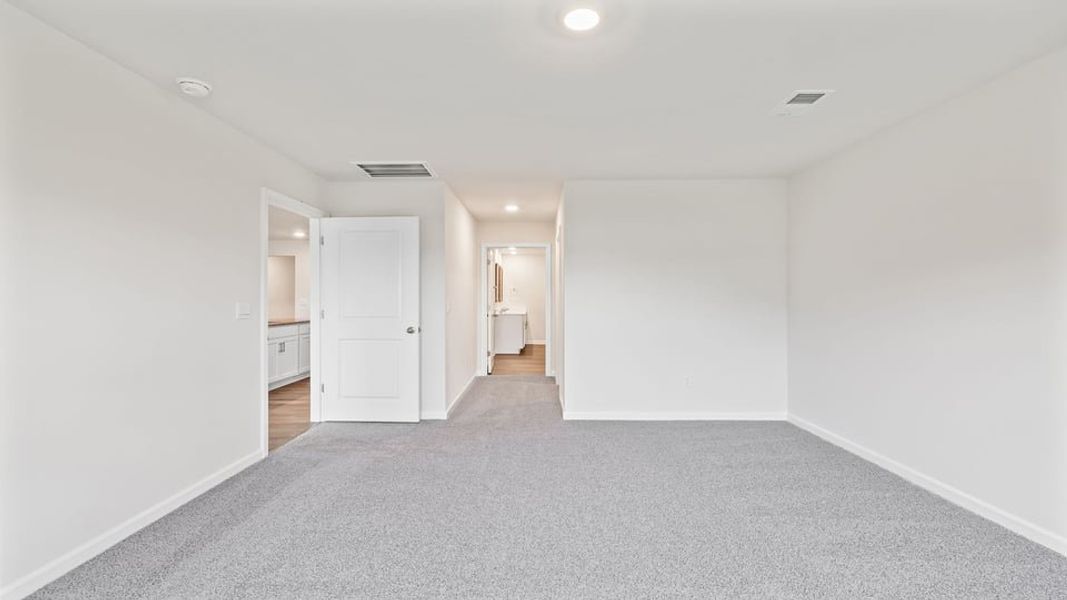 Spacious, unfurnished interior of a new home in Lakestone, Woodruff (Image 22).