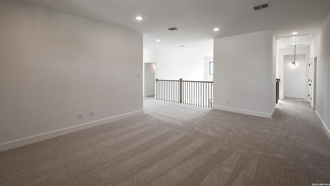 Spacious, unfurnished interior of a new home in Johnson Ranch, Bulverde (Image 16).