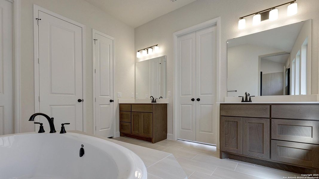 Furnished interior view inside a new home in Ladera 50', San Antonio (Image 7).