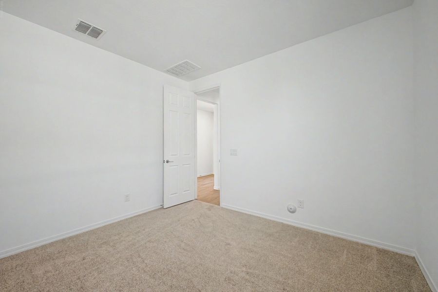 Spacious, unfurnished interior of a new home in Las Ventanas, Goodyear (Image 13).