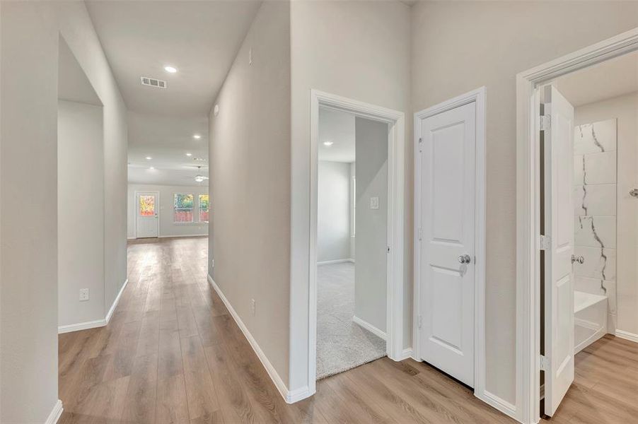 Spacious, unfurnished interior of a new home in Forest Park, Princeton (Image 32).
