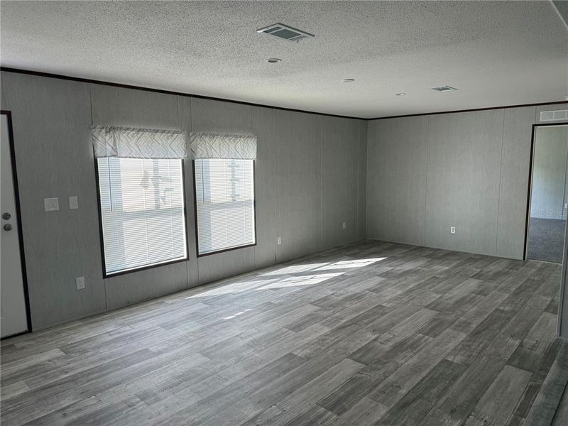 Spacious, unfurnished interior of a new home in , Lake Wales (Image 5).