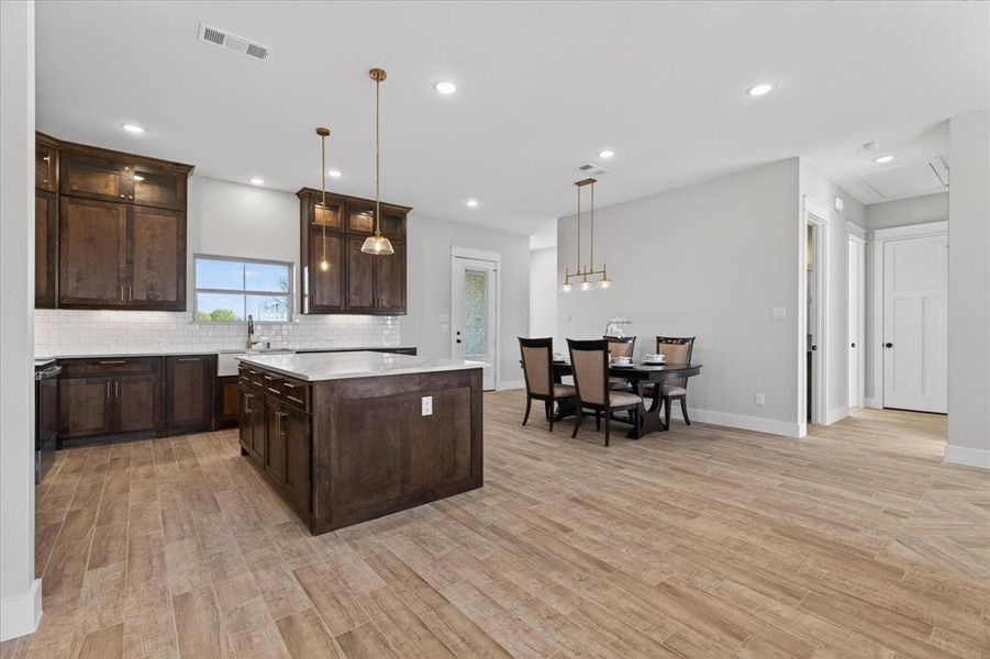 Furnished interior view inside a new home in , Celeste (Image 8).
