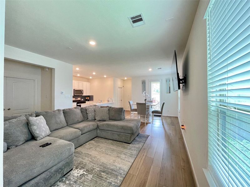 Furnished interior view inside a new home in Olympia Falls, Fresno (Image 7). Furnished interior view inside a new home in Olympia Falls, Fresno (Image 7).