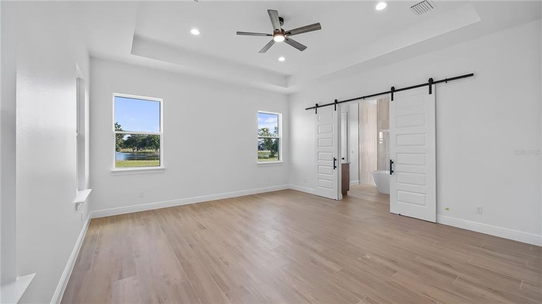 Spacious, unfurnished interior of a new home in , Clermont (Image 10).