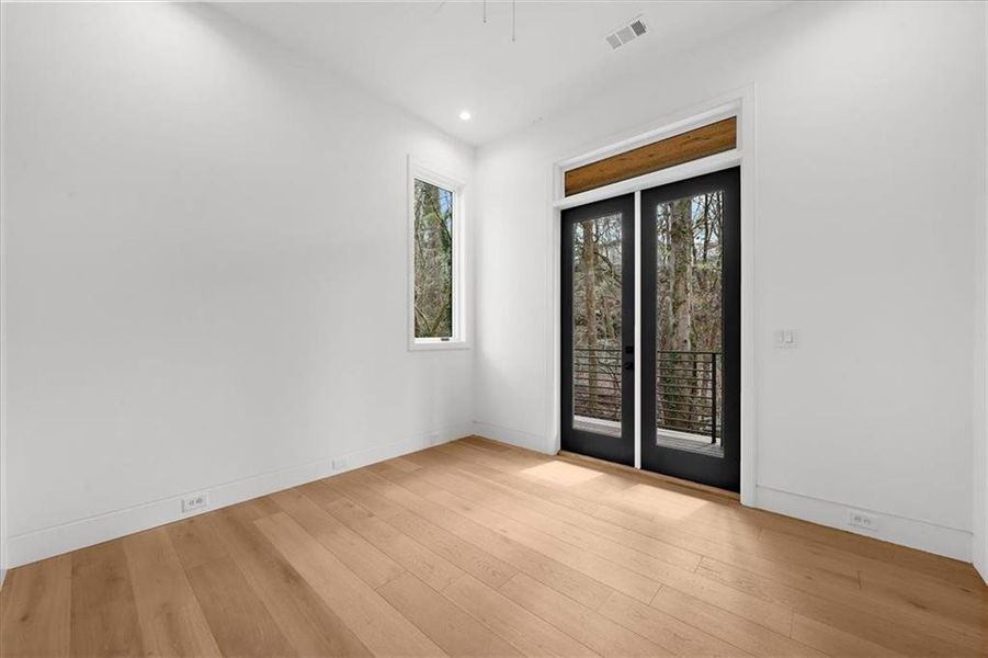 Spacious, unfurnished interior of a new home in , Atlanta (Image 25).