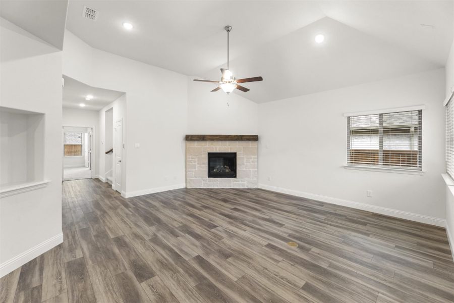 Spacious, unfurnished interior of a new home in The Reserve at Spiritas Ranch, Little Elm (Image 14).