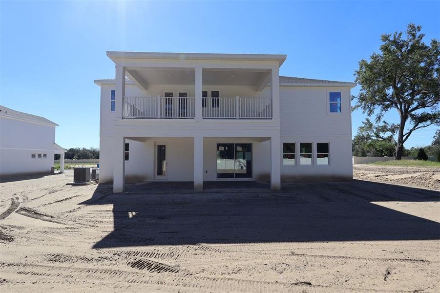 Exterior details and patio area of a home in Willow Run, Apopka (Image 21).