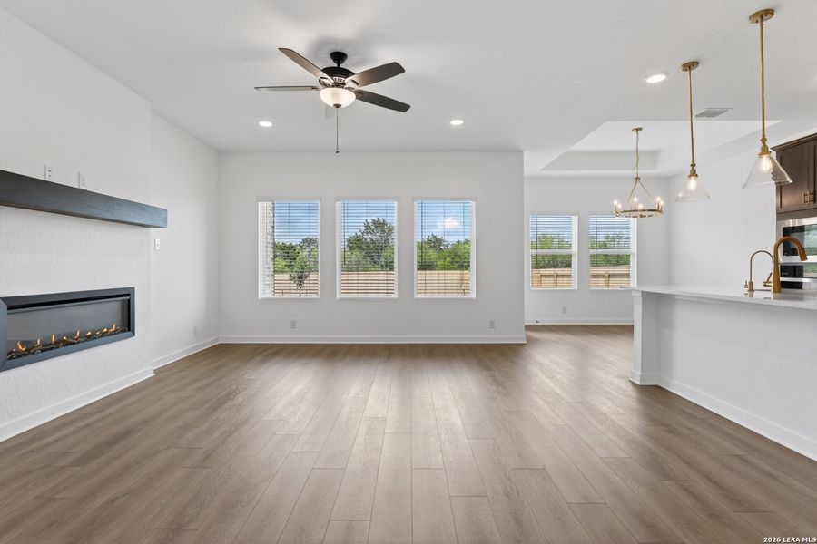 Spacious, unfurnished interior of a new home in Nopal Valley, San Antonio (Image 18).