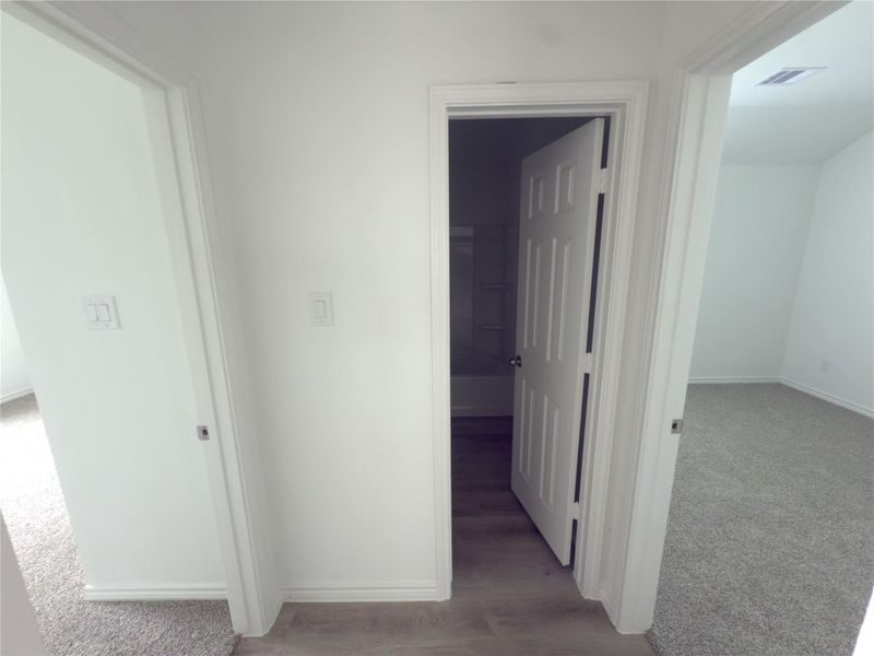 Spacious, unfurnished interior of a new home in , Dayton (Image 8).