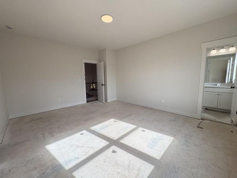 Spacious, unfurnished interior of a new home in Arden on Lanier, Cumming (Image 11).