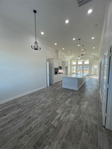 Spacious, unfurnished interior of a new home in , Anahuac (Image 16).