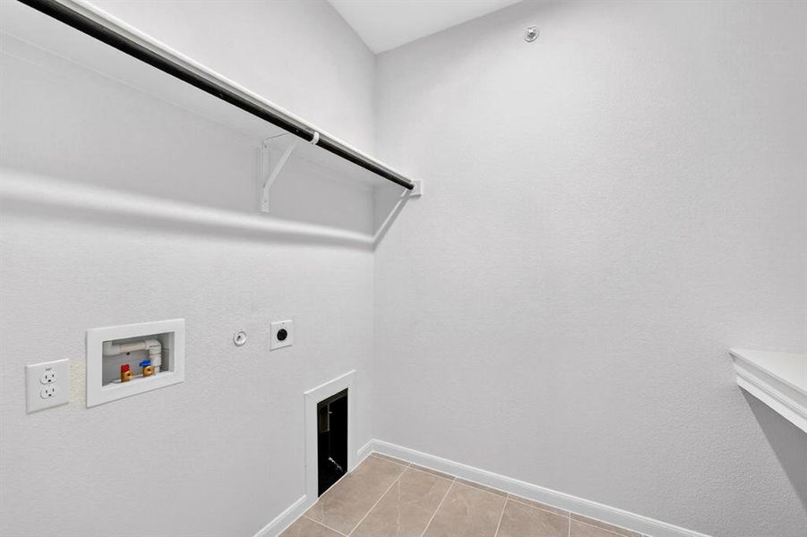 Spacious, unfurnished interior of a new home in Hillside at Las Colinas, Irving (Image 34).