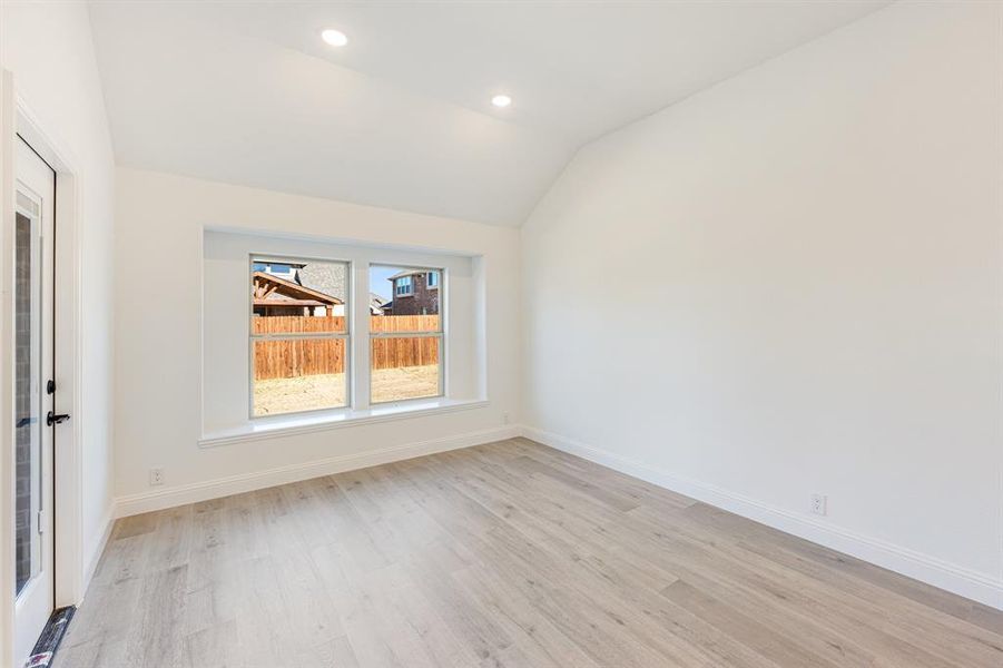 Spacious, unfurnished interior of a new home in Maplewood, Glenn Heights (Image 26).
