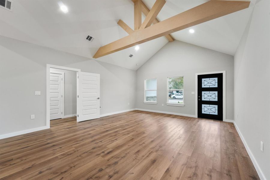 Spacious, unfurnished interior of a new home in , Pasadena (Image 18).