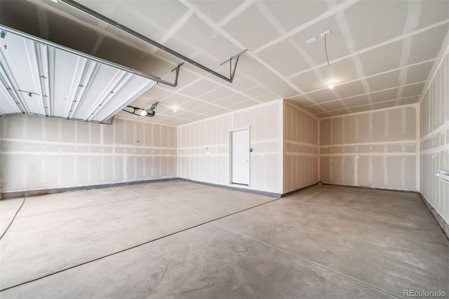 Spacious, unfurnished interior of a new home in , Aurora (Image 31).