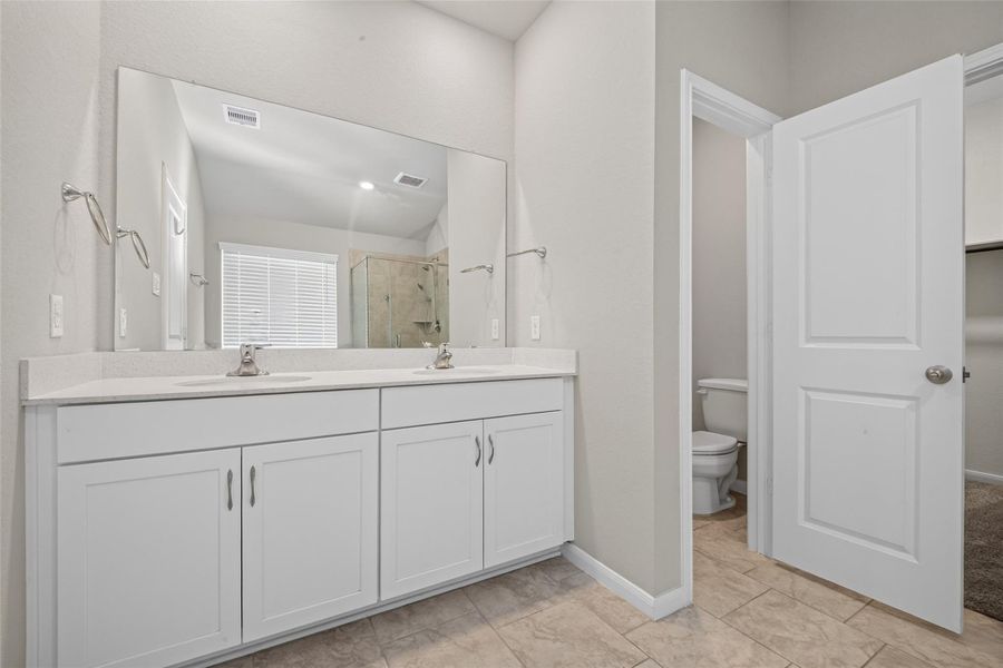 Furnished interior view inside a new home in , Texas City (Image 14).