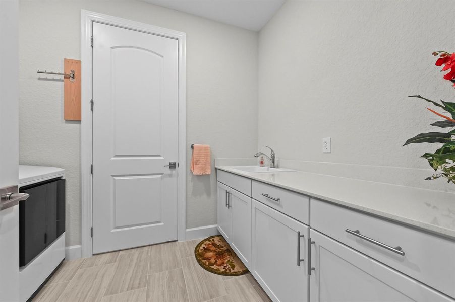 09 Laundry Room 01