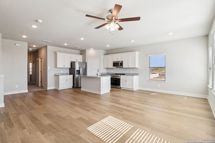 Spacious, unfurnished interior of a new home in Magnolia Village North, San Antonio (Image 19).