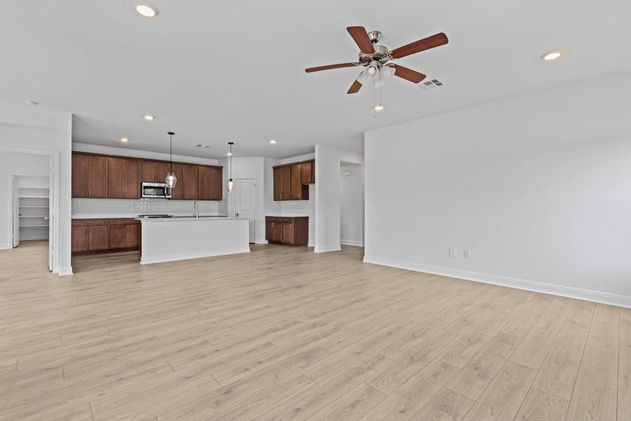 Spacious, unfurnished interior of a new home in Riverview, Georgetown (Image 20).