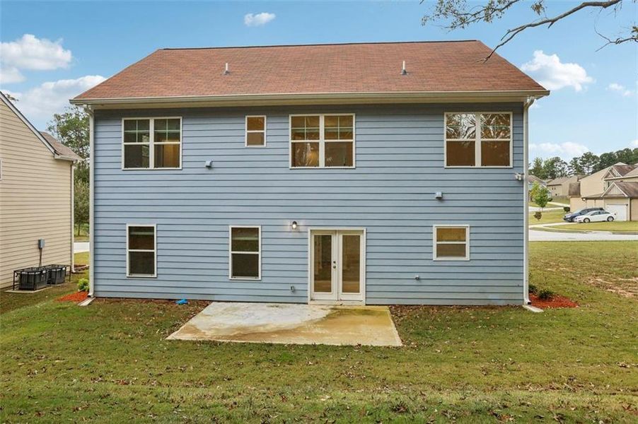 Exterior details and patio area of a home in , Fairburn (Image 3).
