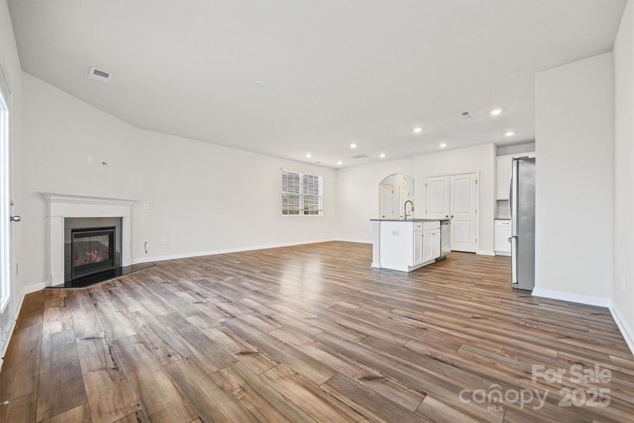 Spacious, unfurnished interior of a new home in , Fort Mill (Image 13).