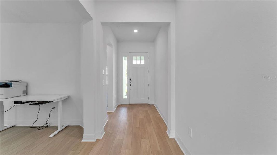 Spacious, unfurnished interior of a new home in Timber Ridge, Plant City (Image 19).