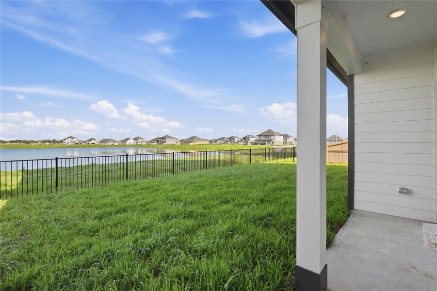Exterior details and patio area of a home in Foxtail Palms, Manvel (Image 3).