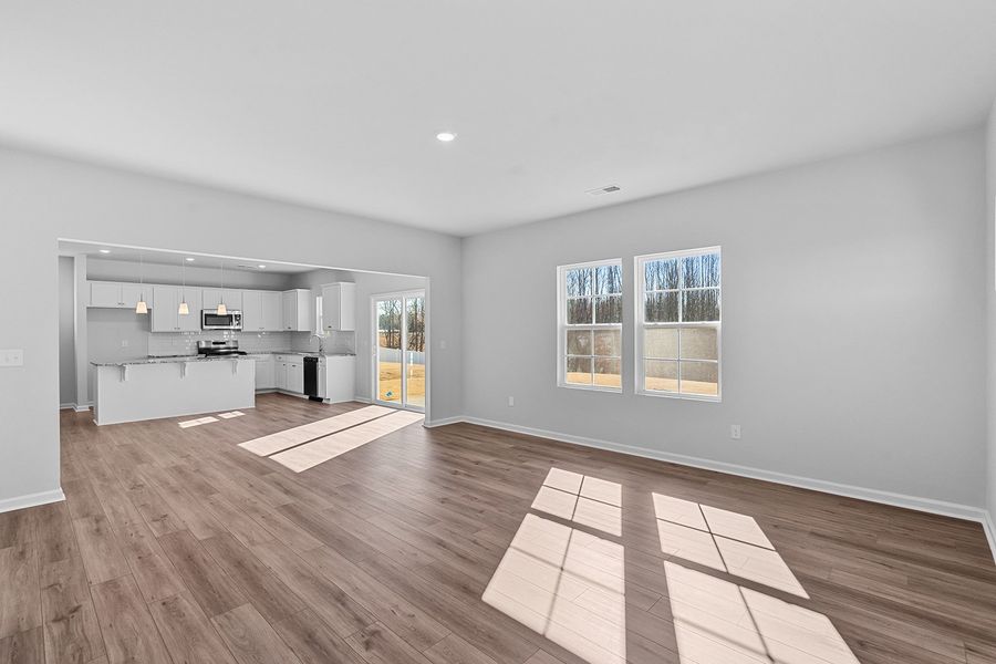 Spacious, unfurnished interior of a new home in Fieldstone, Lexington (Image 23).