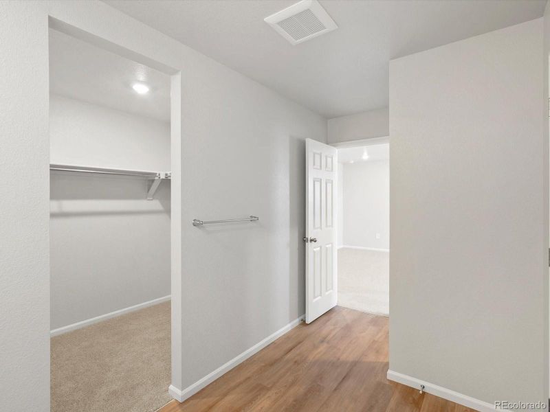 Spacious, unfurnished interior of a new home in Lake Bluff, Greeley (Image 25).