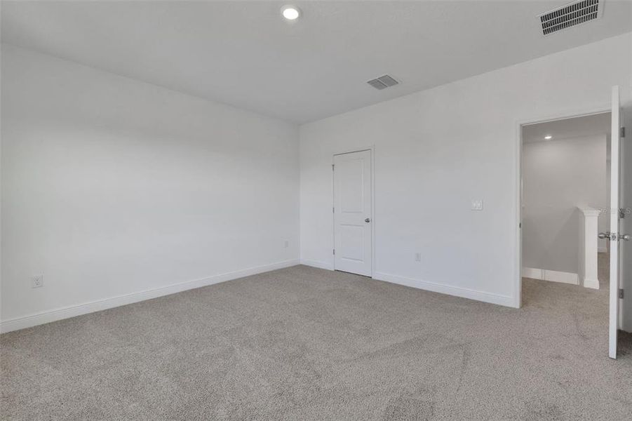 Spacious, unfurnished interior of a new home in Crossroads at Kelly Park, Apopka (Image 30). Spacious, unfurnished interior of a new home in Crossroads at Kelly Park, Apopka (Image 30).