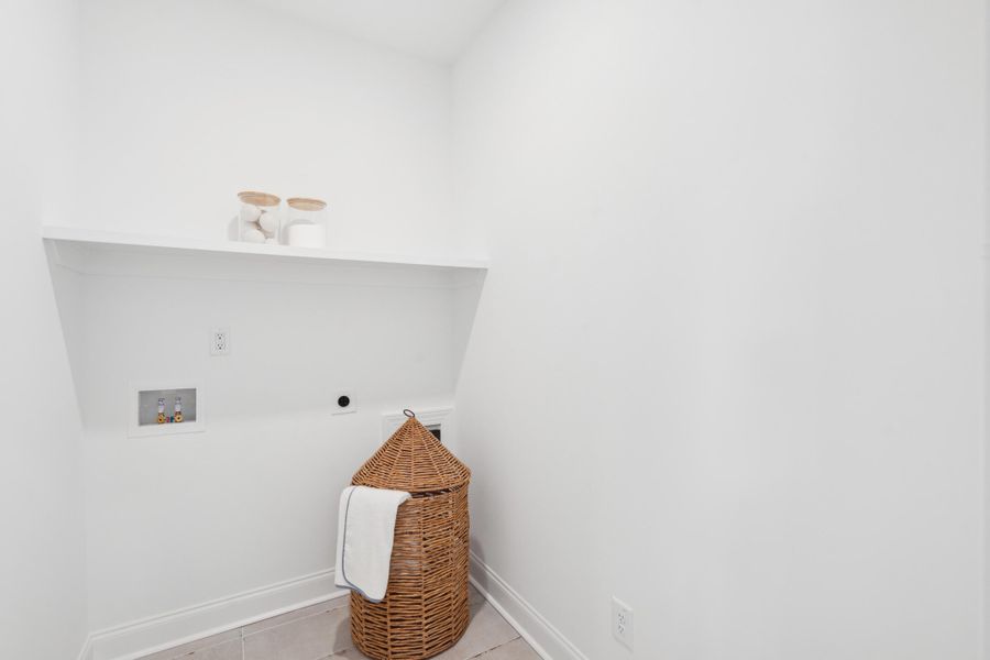 Spacious, unfurnished interior of a new home in , Summerville (Image 22).