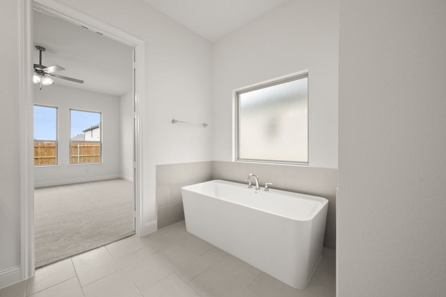 Furnished interior view inside a new home in Sheppard's Place, Waxahachie (Image 11).