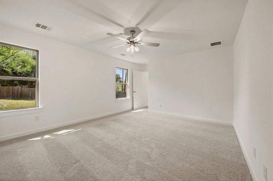 Spacious, unfurnished interior of a new home in Runaway Bay, Runaway Bay (Image 18).