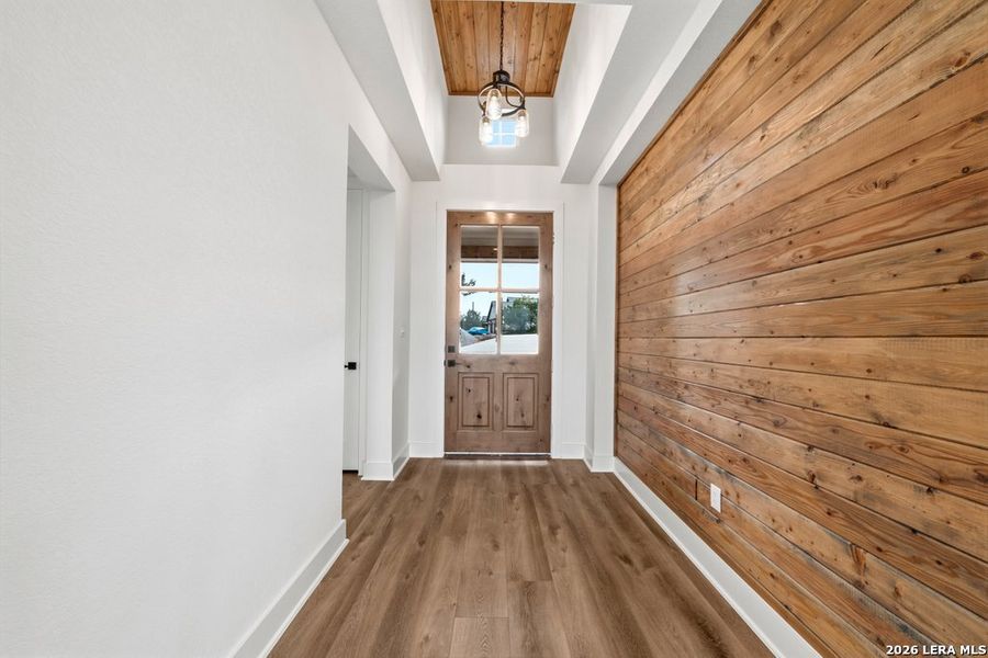 Spacious, unfurnished interior of a new home in , Canyon Lake (Image 24).