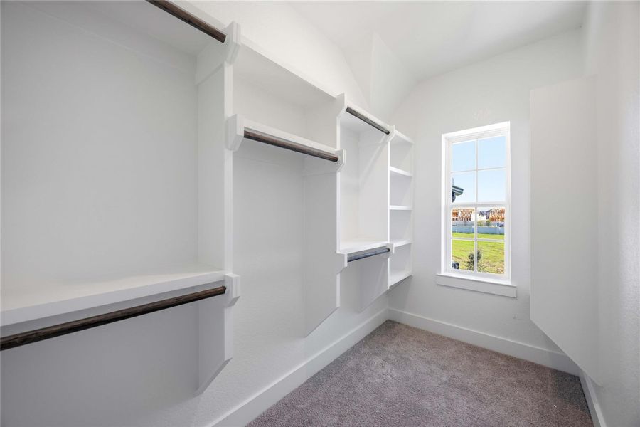 Spacious, unfurnished interior of a new home in Valencia, Manvel (Image 33).