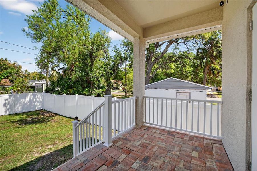 Exterior details and patio area of a home in , St. Petersburg (Image 24).
