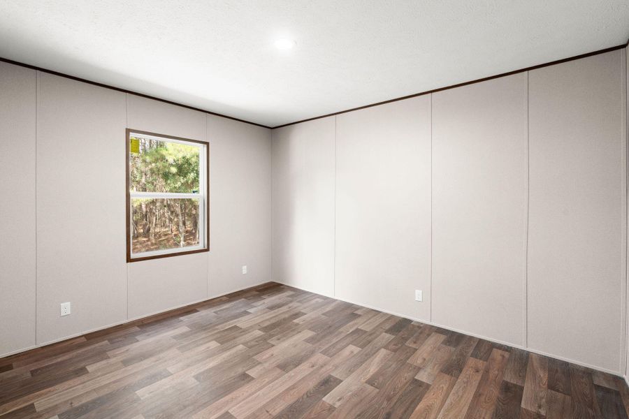 Spacious, unfurnished interior of a new home in , St. George (Image 25).