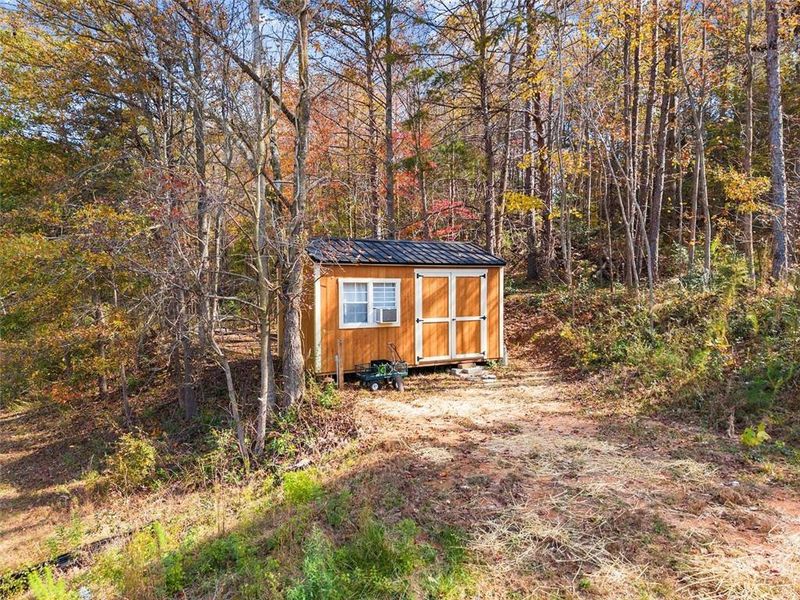 Exterior details and patio area of a home in , Alto (Image 26).