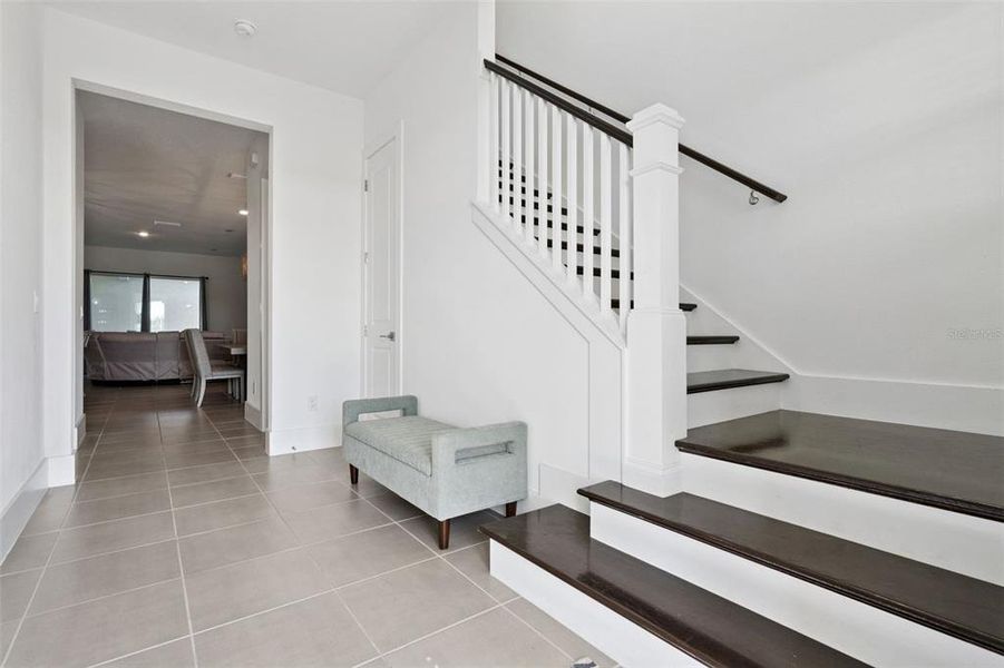 Furnished interior view inside a new home in , Winter Garden (Image 9).