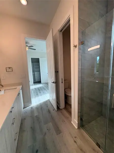 Spacious, unfurnished interior of a new home in , Port Charlotte (Image 13).