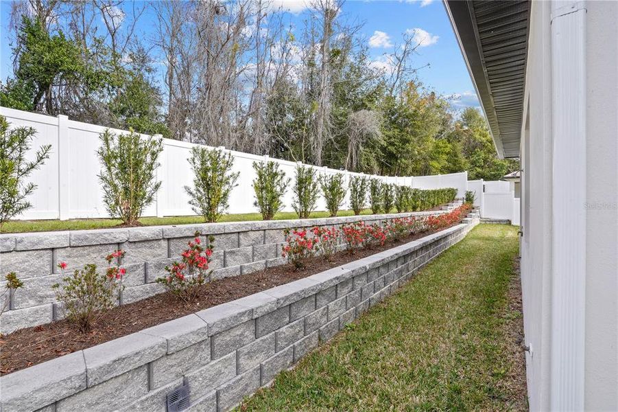Exterior details and patio area of a home in , Apopka (Image 33).