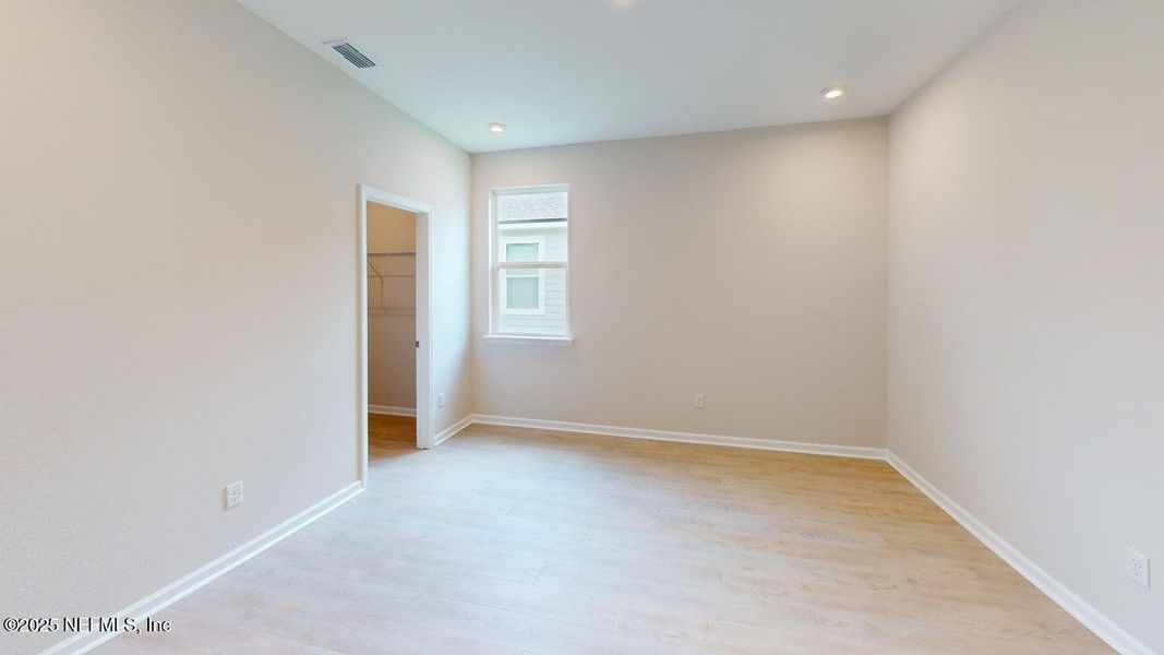 Spacious, unfurnished interior of a new home in Lakes at Bella Lago, Green Cove Springs (Image 11).