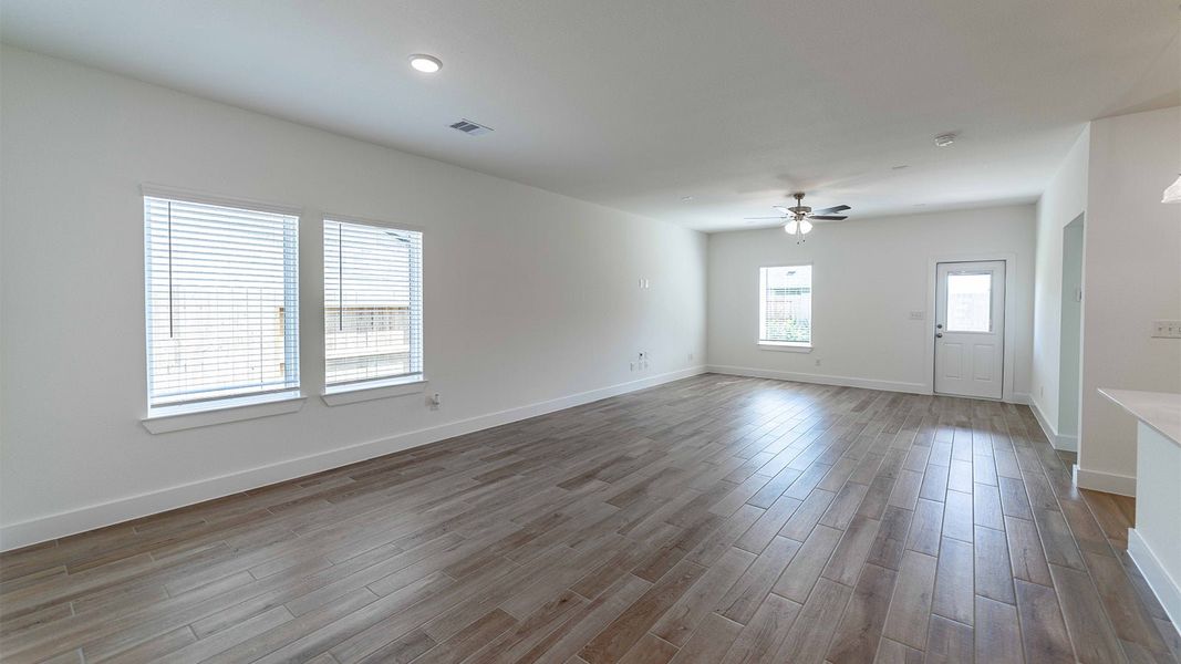 Spacious, unfurnished interior of a new home in Massey Oaks, Pearland (Image 19). Spacious, unfurnished interior of a new home in Massey Oaks, Pearland (Image 19).