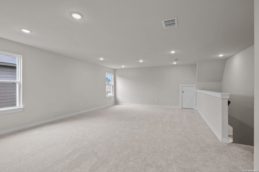 Spacious, unfurnished interior of a new home in Cinco Lakes, San Antonio (Image 31). Spacious, unfurnished interior of a new home in Cinco Lakes, San Antonio (Image 31).