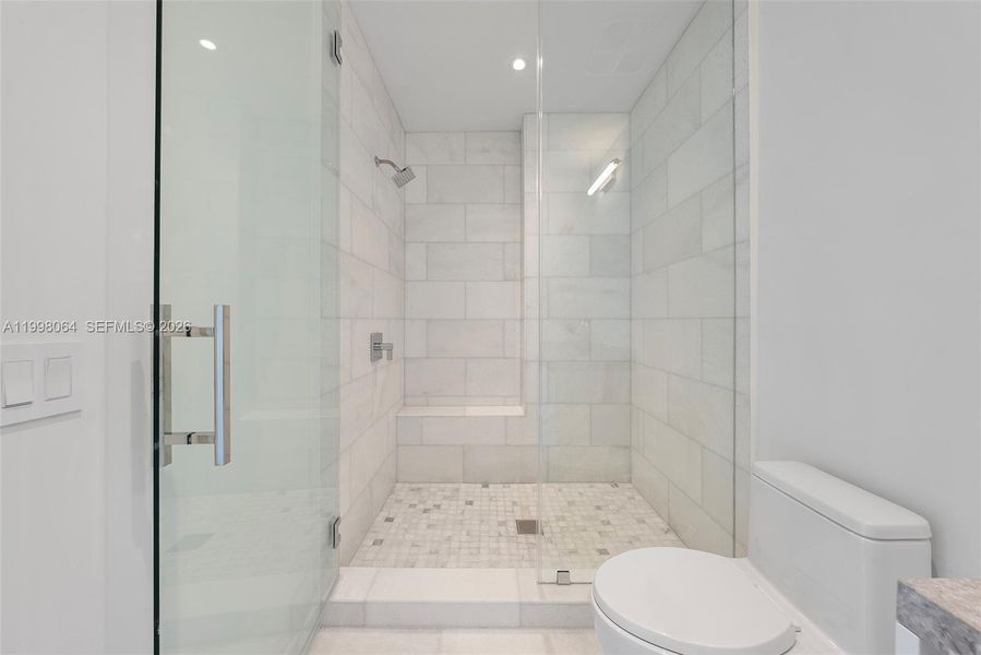 2nd Bathroom 2nd Bathroom