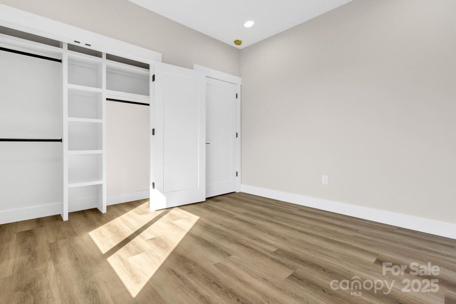 Spacious, unfurnished interior of a new home in , Asheville (Image 33).